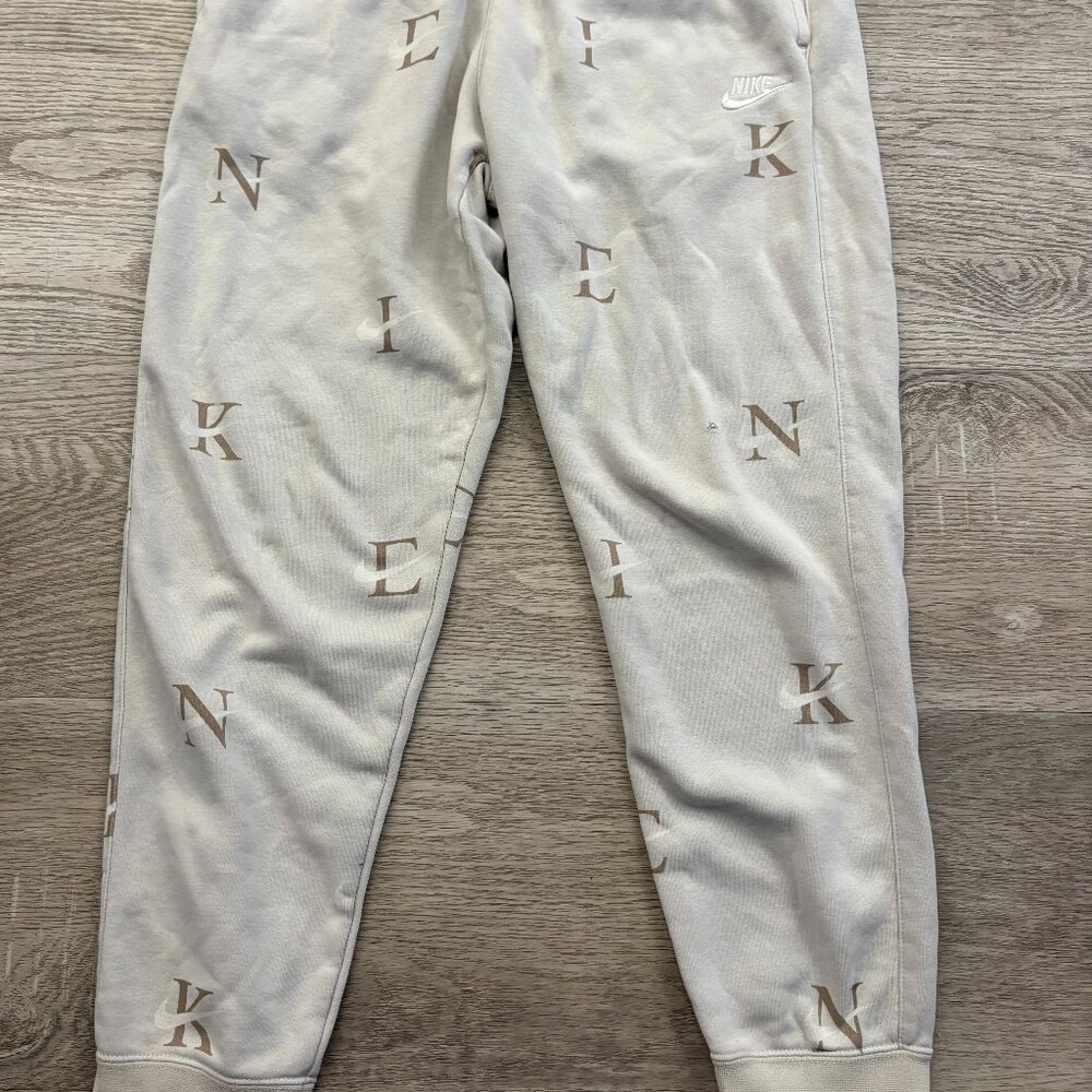 Nike Men Medium Beige Club Fleece Joggers Athleisure Athletic